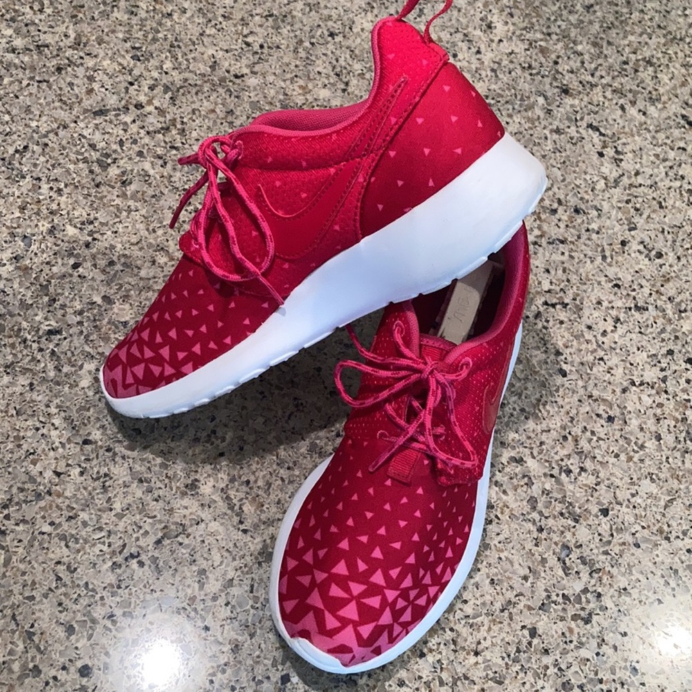 Size 5Y Nike Roshe One GS 'Gym Red' - Picture 13 of 13